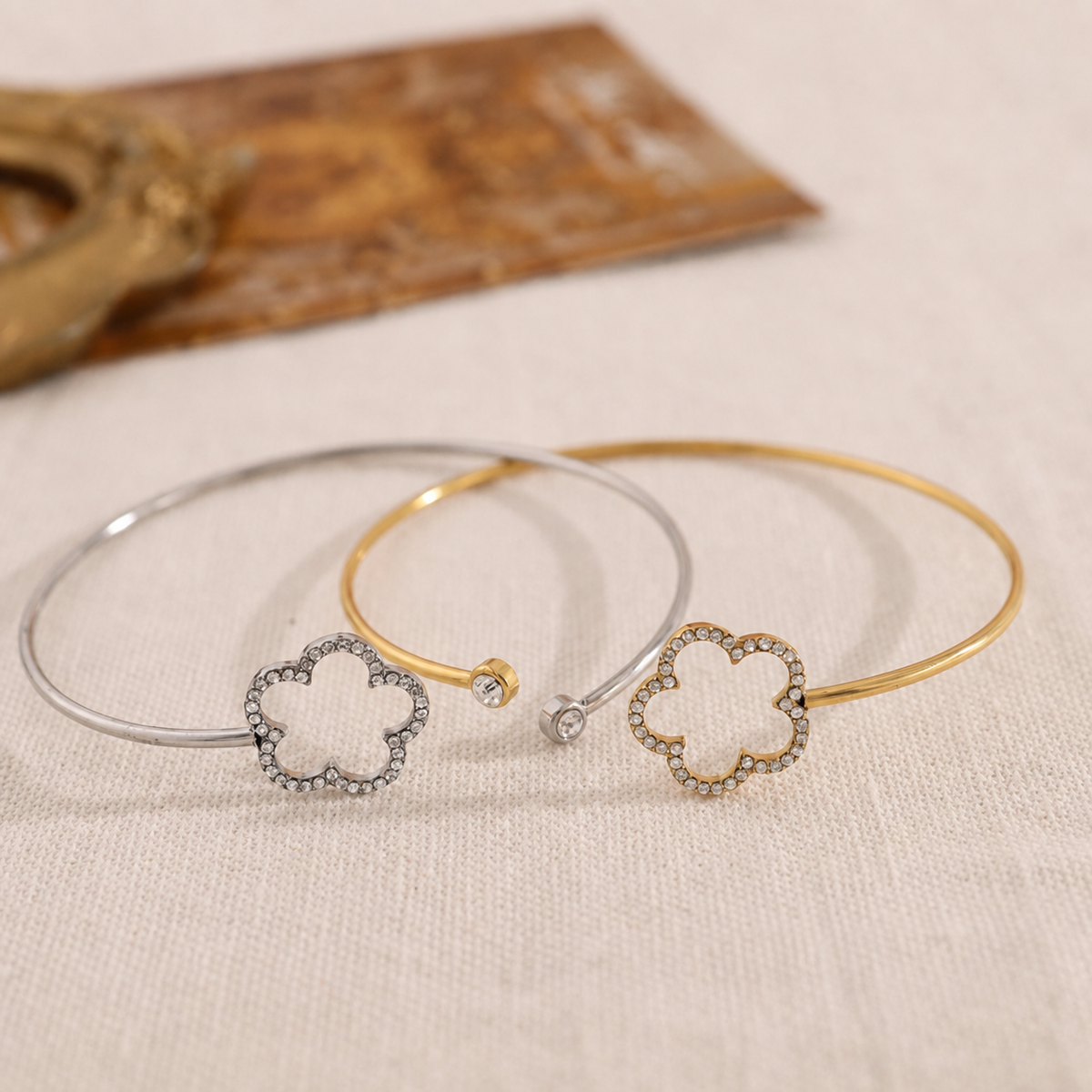 Brazalete con flor y circonitas - brazalete de joyería al por mayor