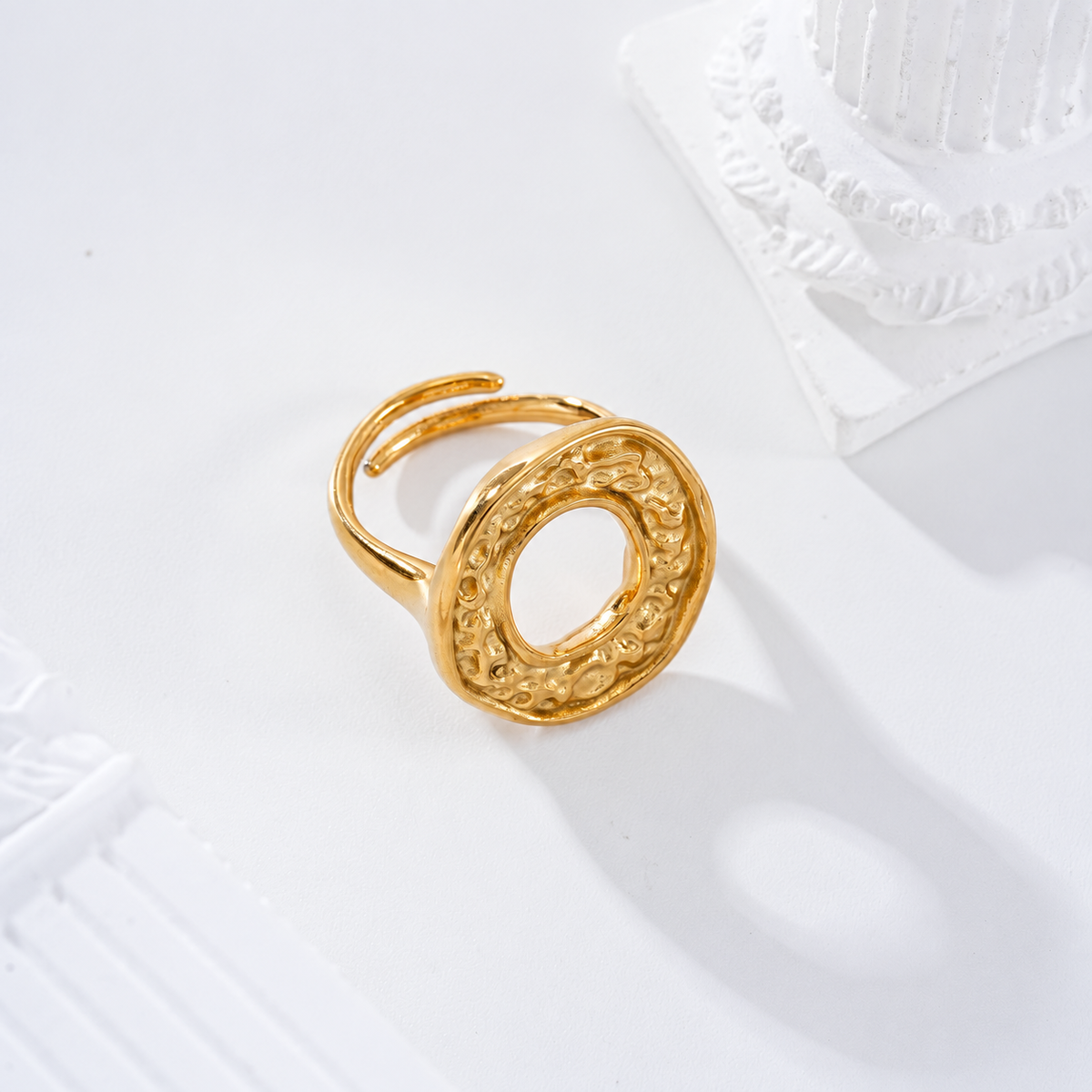 Anillo con círculo hueco textura acero - anillo de joyería al por mayor