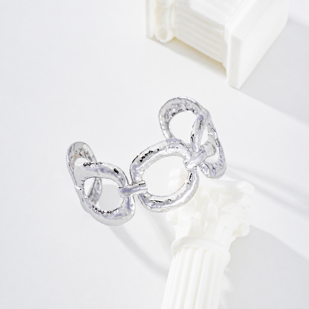 Brazalete con aros textura - brazalete de joyería al por mayor