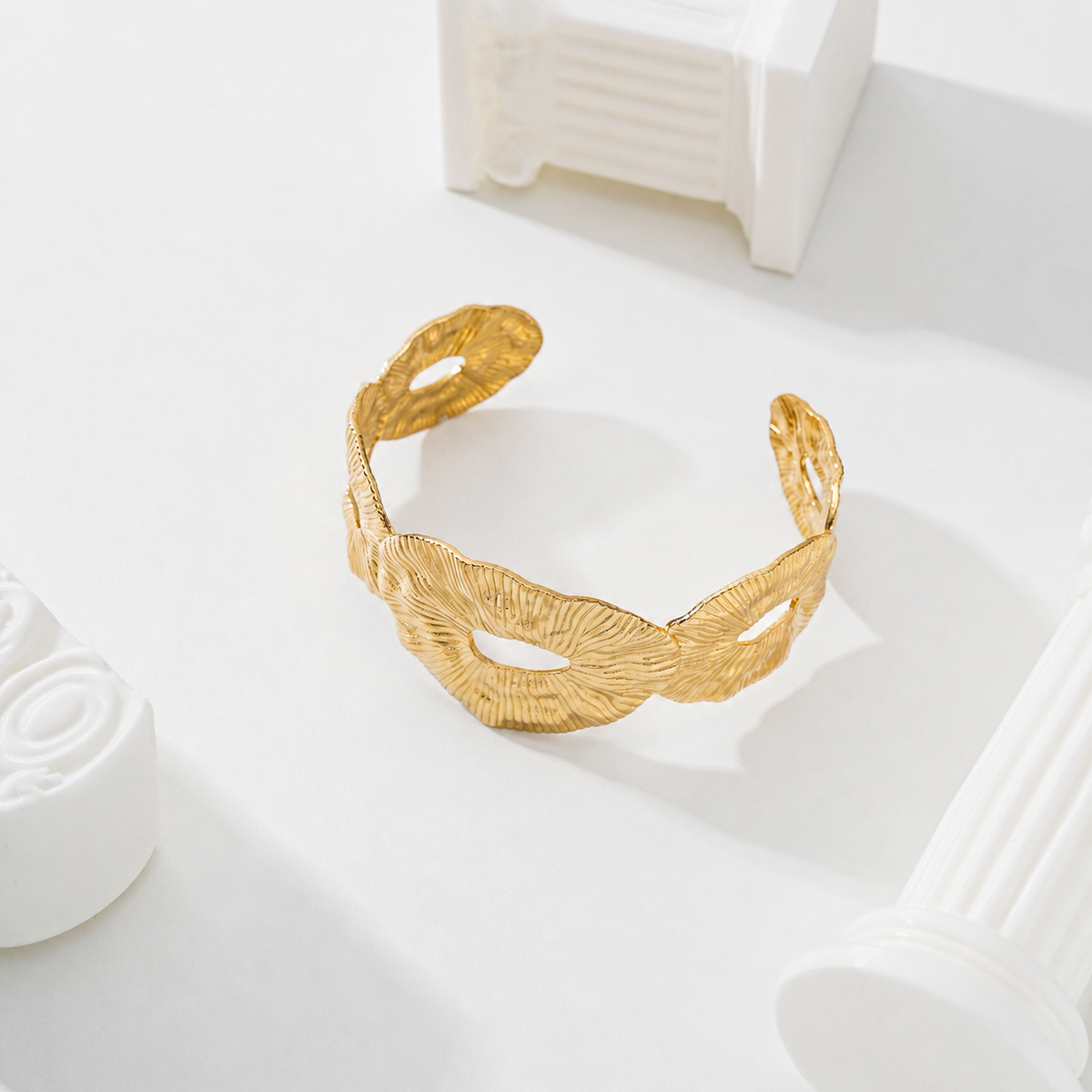 Brazalete con óvalos texturizados - brazalete de joyería al por mayor
