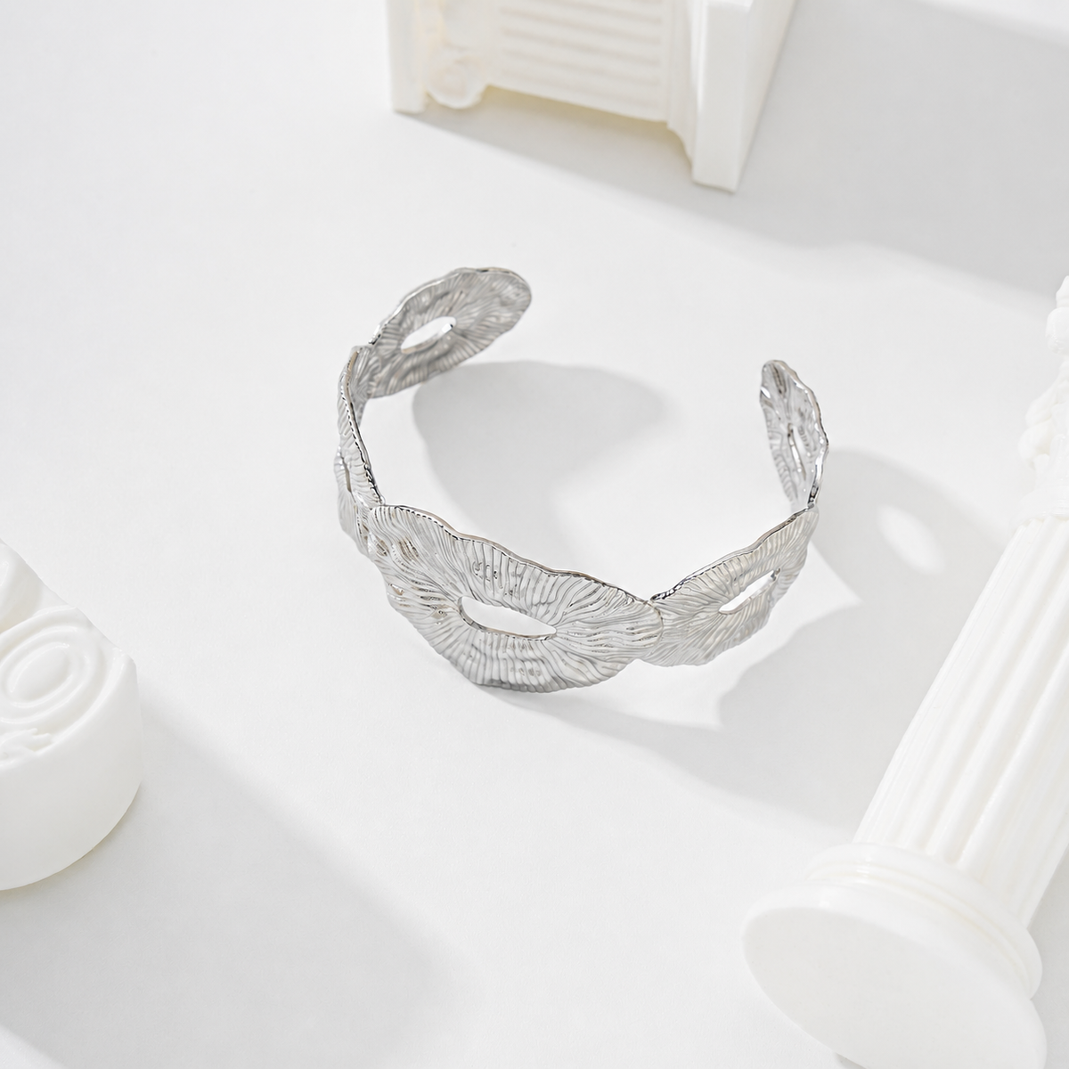 Brazalete con óvalos texturizados - brazalete de joyería al por mayor