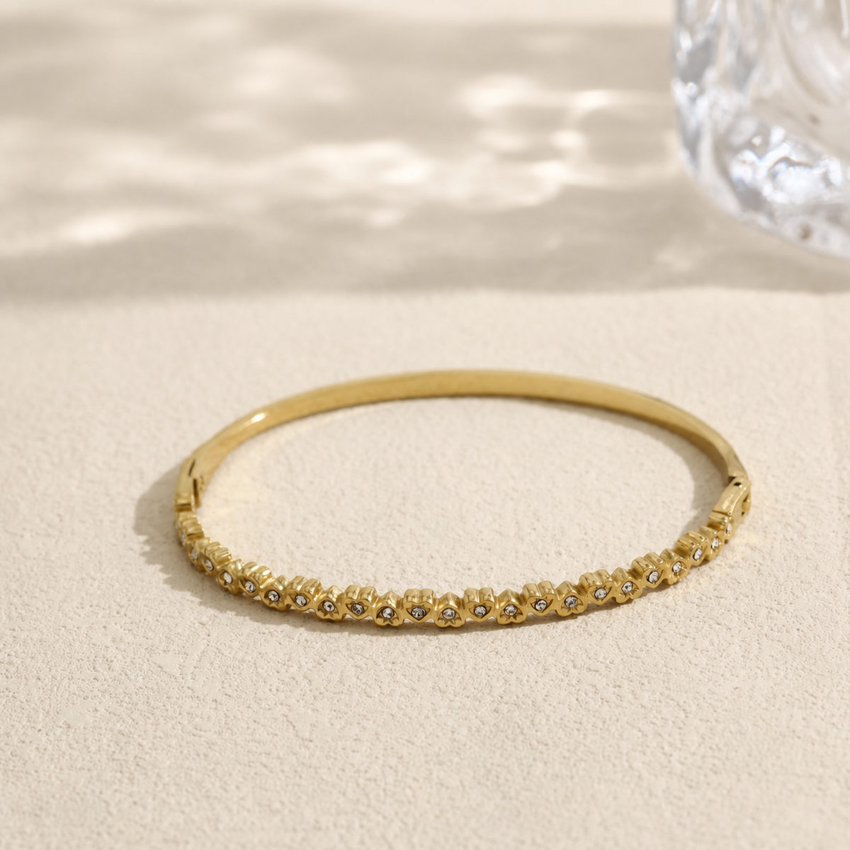 Brazalete con corazones con piedras - brazalete de joyería al por mayor
