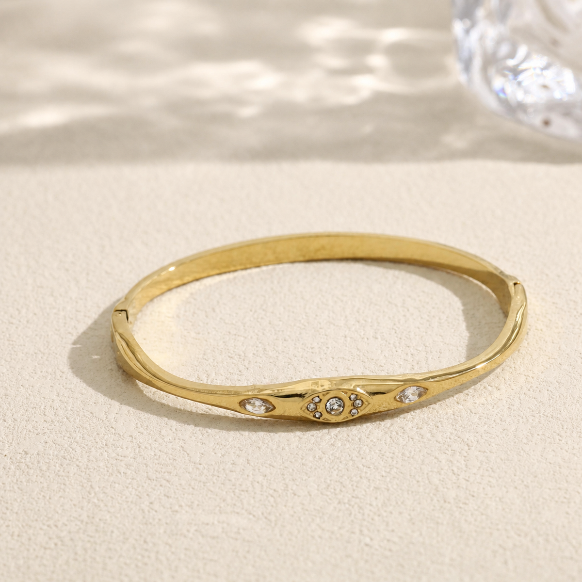 Brazalete con detalle central y piedras - brazalete de joyería al por mayor