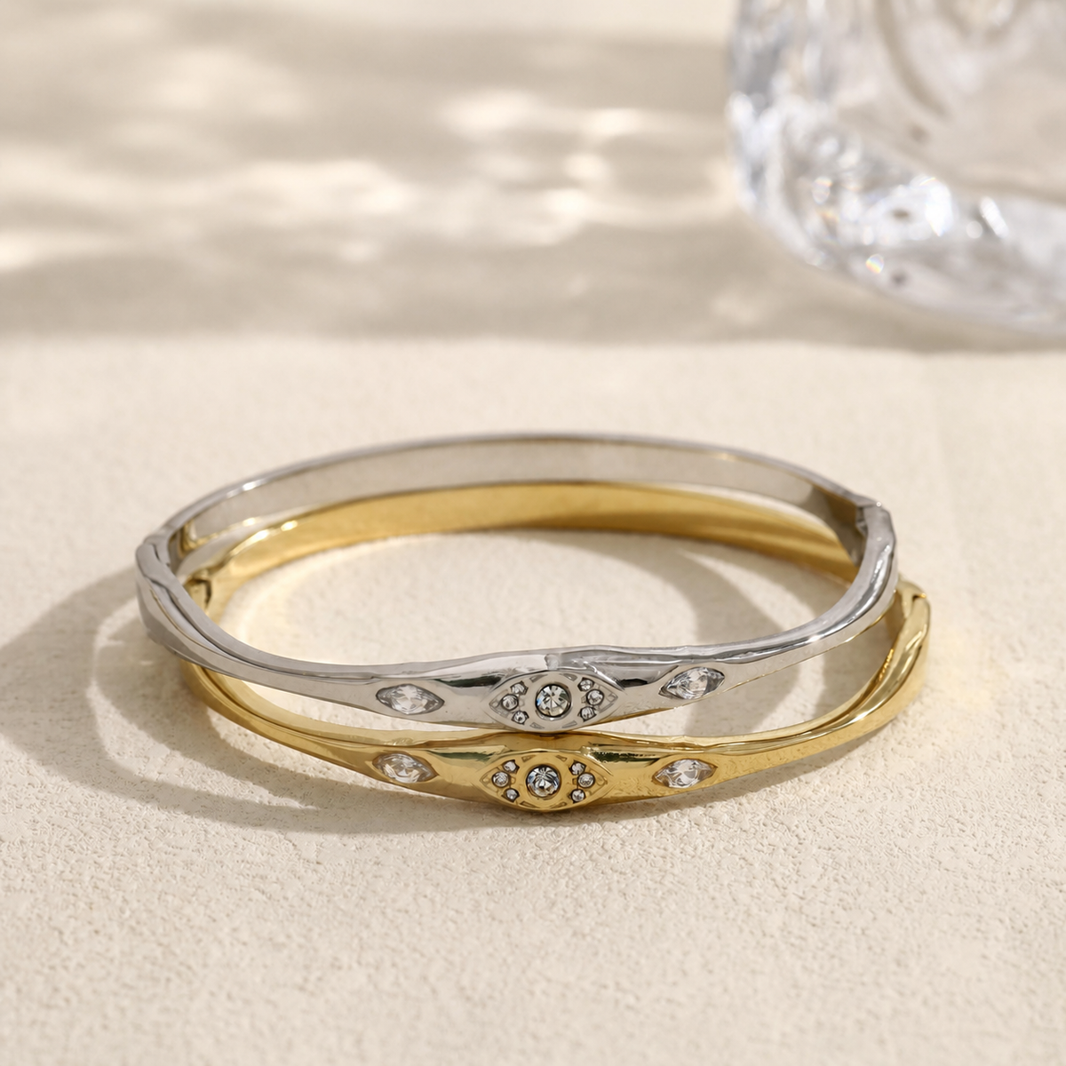 Brazalete con detalle central y piedras - brazalete de joyería al por mayor