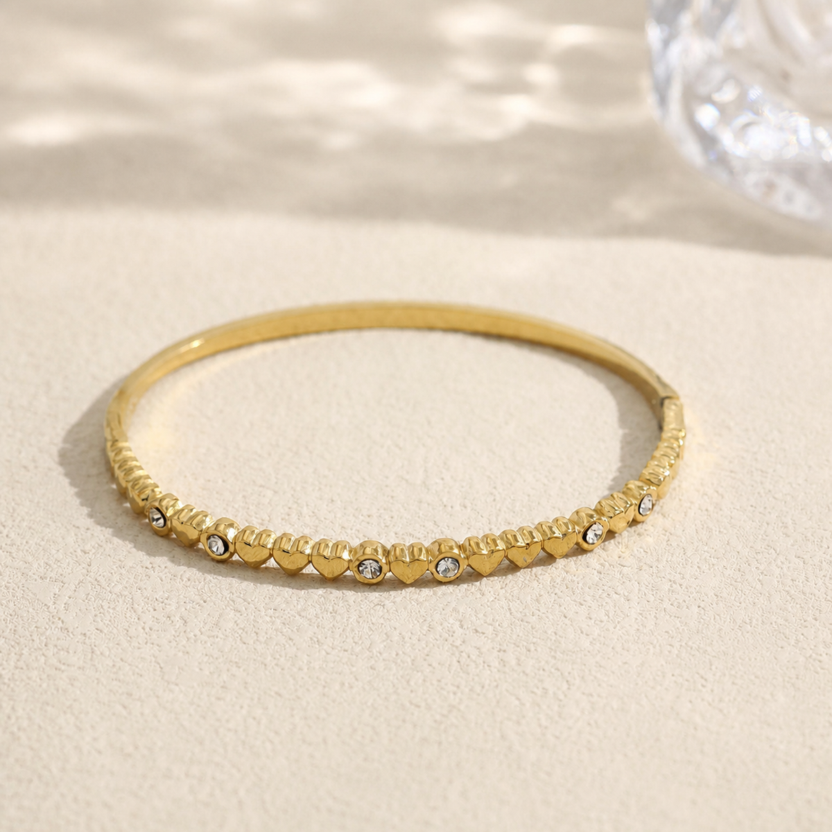 Brazalete con corazones y piedras - brazalete de joyería al por mayor
