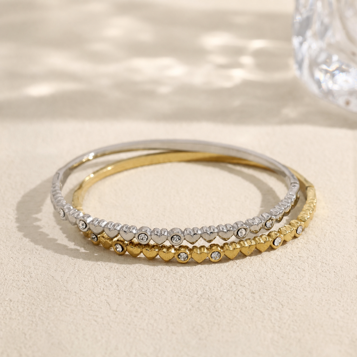 Brazalete con corazones y piedras - brazalete de joyería al por mayor