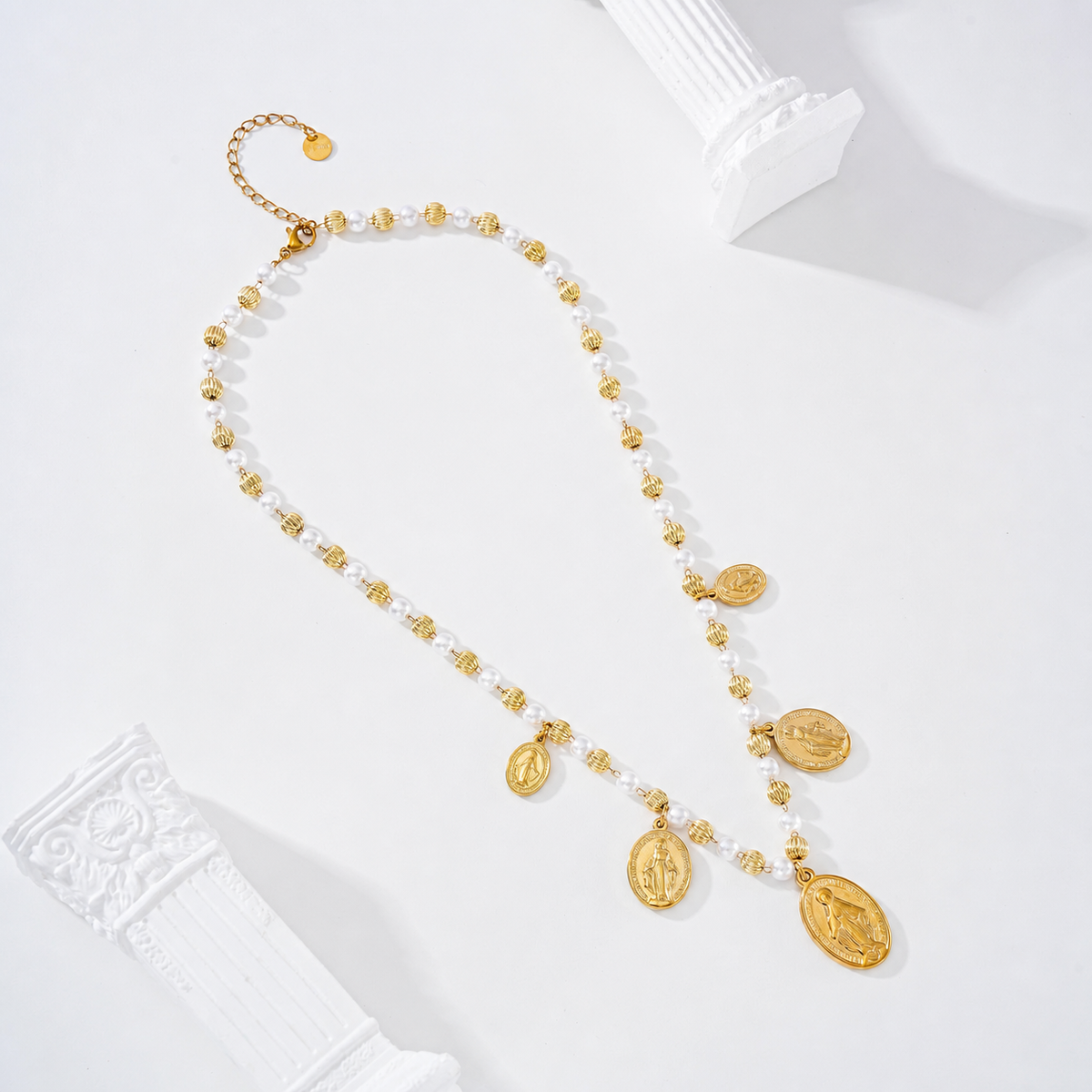 Collar perlas y chapas vírgenes - collar de joyeria al por mayor