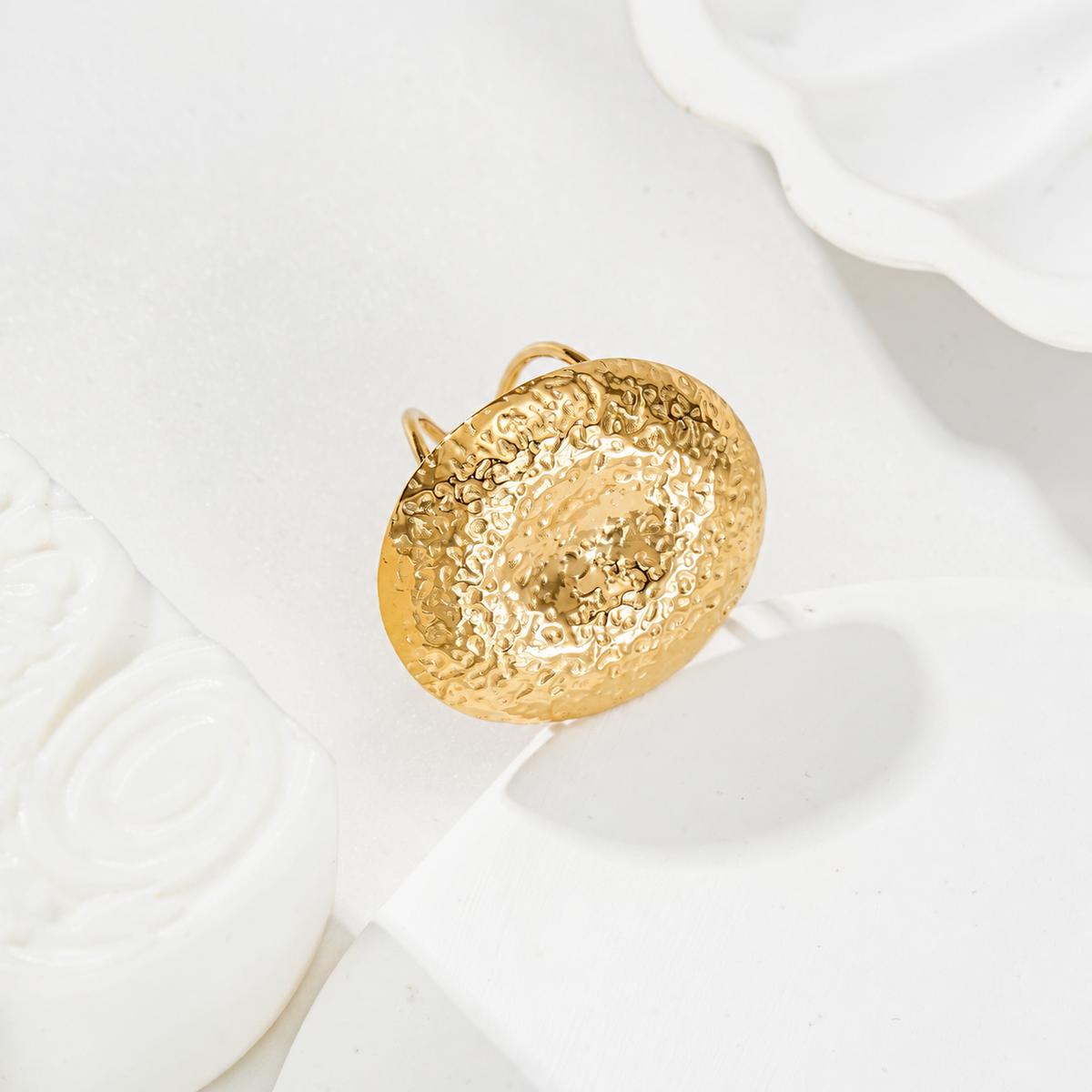 Anillo ajustable con óvalo texturizado - anillo de joyería al por mayor