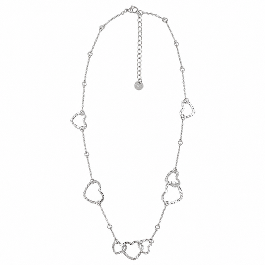 Collar plateado con corazones texturizados