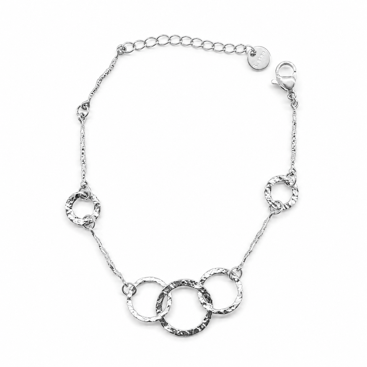 Pulsera plateada con aros texturizados