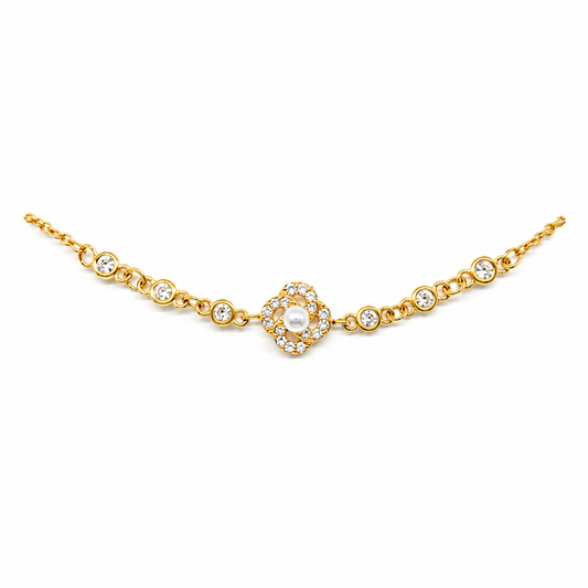 Pulsera dorada con flor, perla y cristales