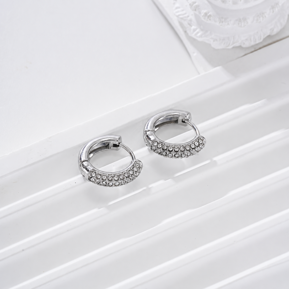 Aros con mitad circonitas acero - pendientes de joyería al por mayor