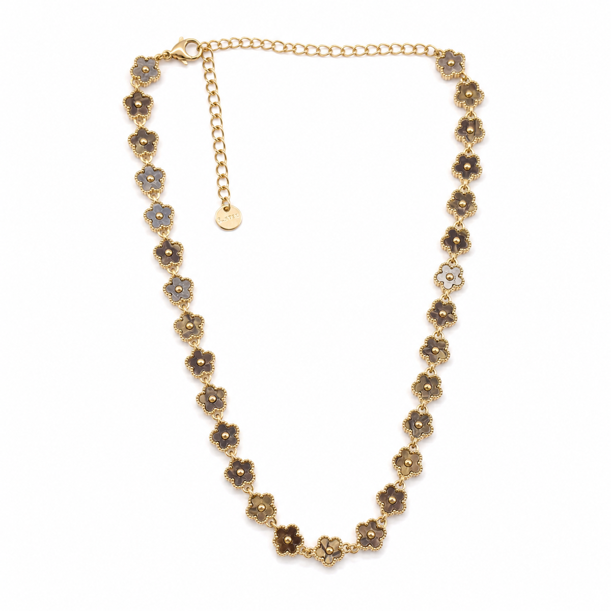 Collar dorado con flores grises esmaltadas