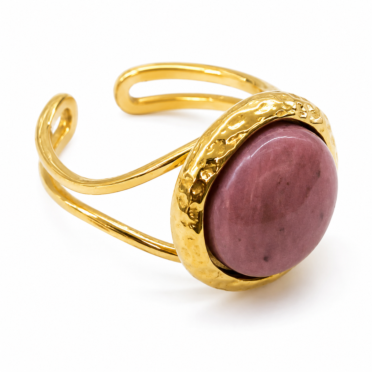 Anillo dorado con piedra central