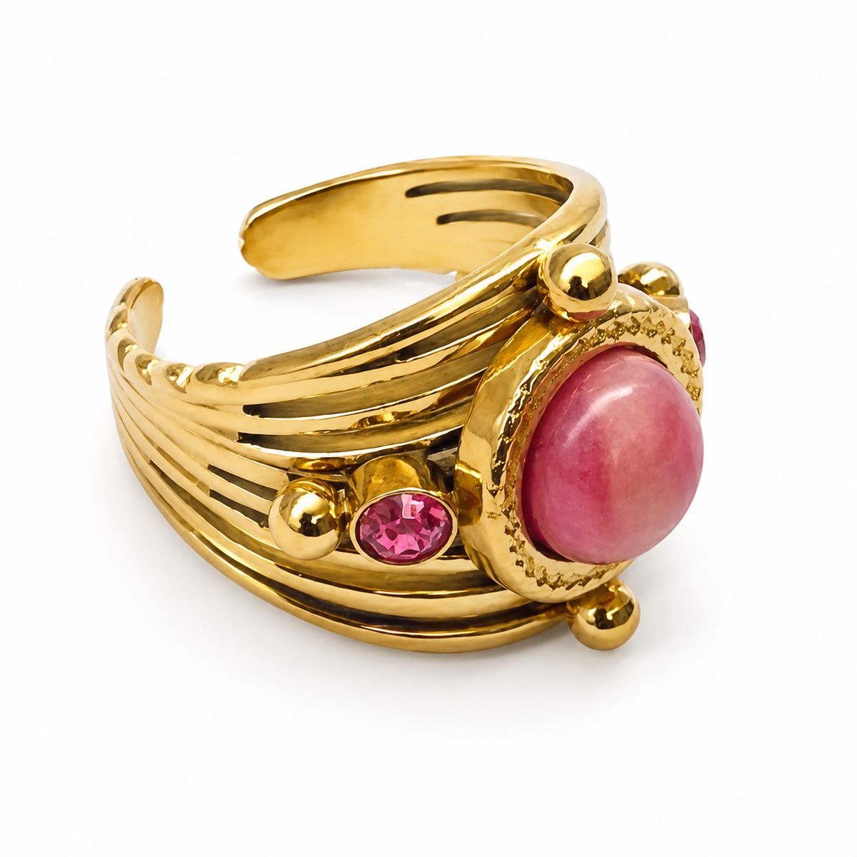 Anillo dorado ancho con piedra Rosa